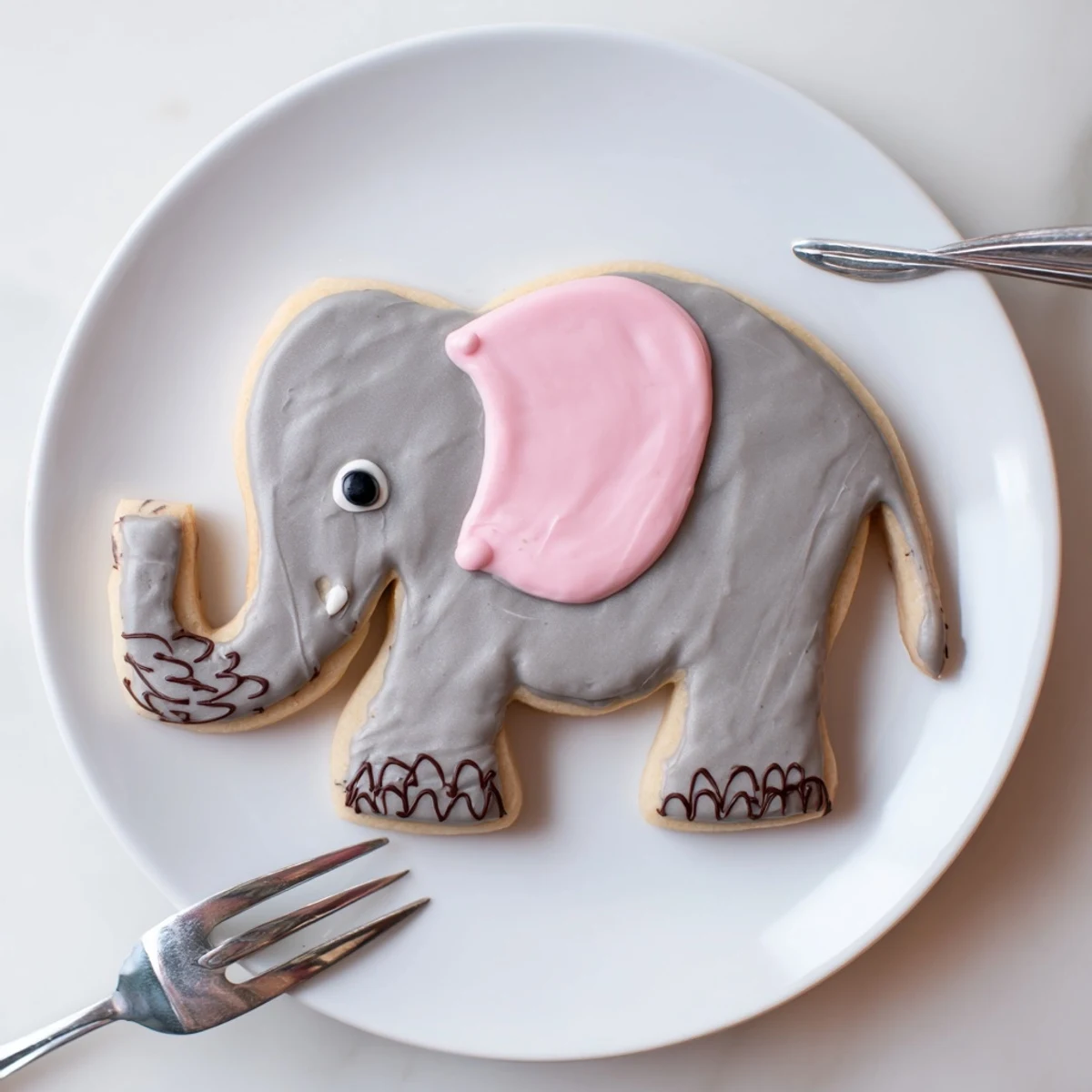 Giant, whimsical Biscuits Amical Éléphant Géant cookies frosted with pastel colors and adorable, edible details.