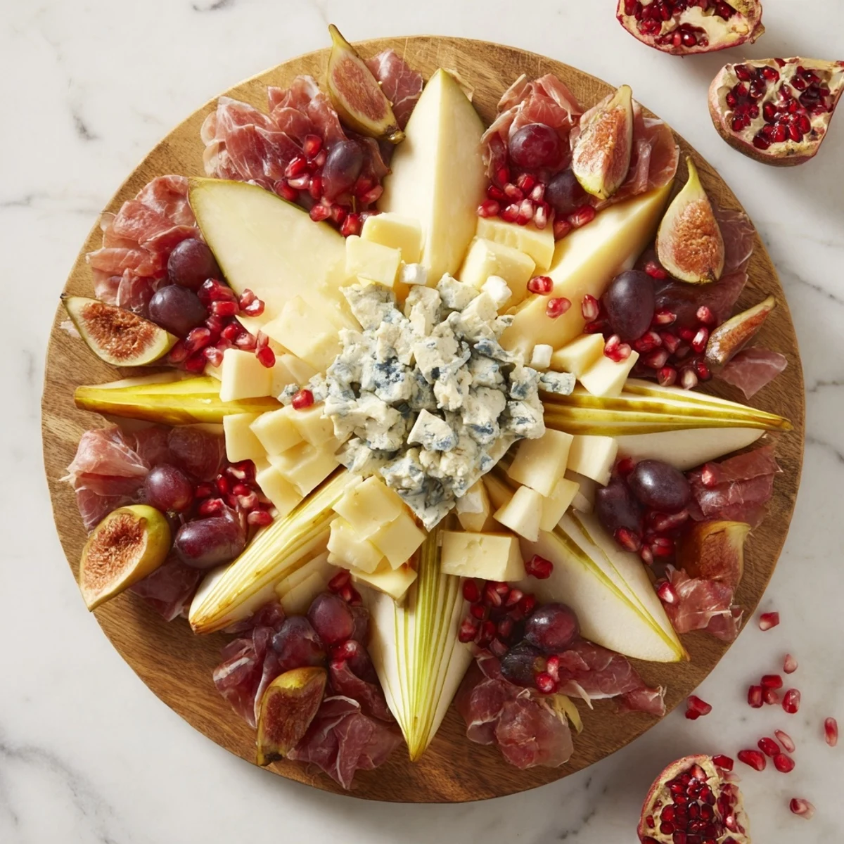 Festive Éclat d'Étoiles Planche de Noël: a dazzling starburst charcuterie board with cheeses, meats, and fruit.